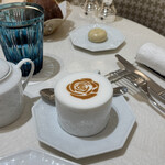 カフェ ディオール バイ アンヌ=ソフィー・ピック - 