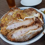 日進食堂 - 旨そうなロースカツ玉子とじ♬