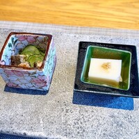 京都牛懐石 稲吉 - 先付け：胡麻豆腐、鰻の酢の物