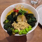 アプランティ - イエローキーマ野菜カレー1600円、ブロッコリートッピング