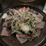 スモークアンドスミビ 102 - 和牛炙りカルパッチョ炭の香りタップナード