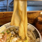 すごい煮干ラーメン凪 - べろんべろんな麺もいます