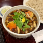 更科 斉とう - きのこたっぷり、濃いめのつけ汁がたまらなく美味しい！