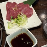 炭火焼肉 肉刺し にく式 - 