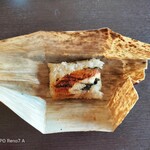 鮎宗 - 竹の皮の中に「鰻のいい蒸し」＝もち米のおこわ。ややもち米が固めかな。
