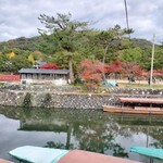 鮎宗 - 窓からの眺めが抜群です。宇治の鵜飼（7〜9月）の船乗り場もこの場所のよう。