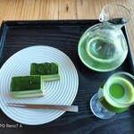 雲上茶寮 - 抹茶チーズケーキと冷抹茶セット　税込¥1580   冷抹茶なので甘さゼロ。適度な苦味でした。ケーキと合います。