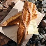 ブランジェリー ラ・フォンティヌ・ドゥ・ルルド - バゲット　280円