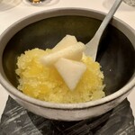 エディション・コウジ シモムラ - ラ・フランス(洋梨)とサフラン、柚子のグラニテ