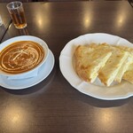 Blue Diamond - ムガールチキンとチーズナン　ナンはハチミツが塗ってある