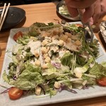 やきとん多吉 - シーザーサラダ580円。　これもでかい。
