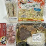 クスリのアオキ - 料理写真:ハンバーグ＆鶏唐揚げ弁当など