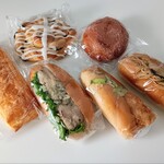 千代田ベーカリー - スィートロール 226円・アンドーナツ 216円・焼きそばパン 237円・カニコロッケサンド 237円・ねぎ塩チキンロール 291円・ロルフチーズ 216円