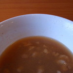 ラーメン二郎 - 意外にも微乳化豚汁、されどカネシパンチズコン!!
