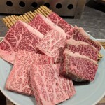 焼肉どんどん 三ノ宮店 - 赤身盛合せ