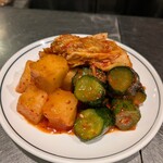 焼肉どんどん 三ノ宮店 - キムチ盛合せ