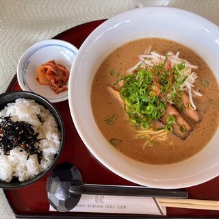 六甲国際ゴルフ倶楽部 レストラン_1