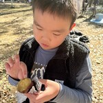 松屋製麺所 - 差し入れのさつまいもを炭火で焼いて食べる。ねっとり甘い〜