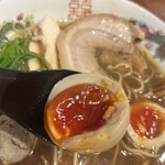 麺や而今 - 半熟味付け煮玉子