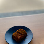 腰掛庵 - 一泊目のお部屋でおやつに。日本海を見ながら。