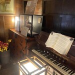 腰掛庵 - 店内はレトロな雰囲気でとても素敵。