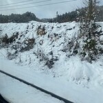 腰掛庵 - 新幹線からの、途中の雪景色！スノーブーツなんか用意していかなかったので、どうしようかなと思っていましたが、天童は全然雪はなかったからよかった。(^◇^;)