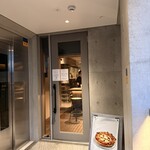 400℃ PIZZA - 店舗入口