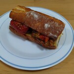 Comme’N TOKYO - ペッパーチキンポテトサンド