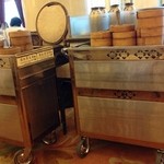 大會堂 美心皇宮 - 昔ながらのワゴン式です。