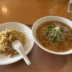 永華 - 両方大  タイムランチ 通常サイズは、このご時世に驚異の800円