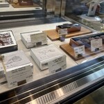 LESS by Gabriele Riva & Kanako Sakakura - 