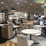 東方餃子坊 - フードコート内、土曜日18時くらい、空いてますね