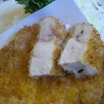 とんかつあさくら - この様に一口大にカットされてます。狂おしいほどのピンクが眩し過ぎます～～♪