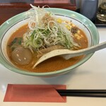 網走ラーメン　西多賀 - ピリ辛ごま味噌ラーメン 900円+味付き玉子150円
