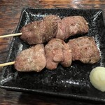 炭焼酒場 舌屯 - 白レバー ごま油