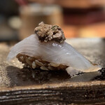 鮨処 乾杯 - カワハギ肝乗せ