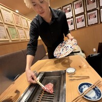 神戸焼肉 金虎 - 焼きしゃぶ　サーロイン　イケメンお兄さん焼いてくれマス