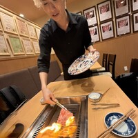 神戸焼肉 金虎 - この火加減は　焼いてもらわないとネ