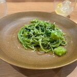 osteria Albero - 本日のパスタ〜春菊と白つぶといものジェノベーゼ辛くて