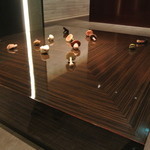 カンテサンス - フロントのテーブルの上のキノコたち