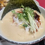 群鳳 - 名物の白タンタン麺。やはり白が良い。