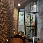 COFFEE HALL くぐつ草 - お店の奥