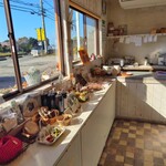 こなぎぱん - オシャレな店内｡アクセサリーとかもあります。