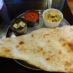 デルコス - Ｂセット（キーマカレー、サグパニールカレー）