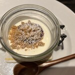 築地フレンチ メゾンミッシェル - ディナー ミッシェルコース デザート バニラのブラマンジェ ベリーソース