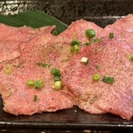 上ホルモン篤 - 牛上タン塩1200円