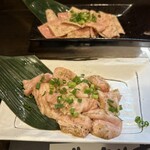 上ホルモン篤 - 上段 タケノコ580円    下段 白コロホルモン530円