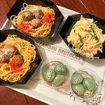 ザンビーニ・ブラザーズ・リストランテ - ミートボールスパゲッティ　1,200円
                                シーフードのクリームスパゲッティ1,200円
                                リトルグリーンマン　400円