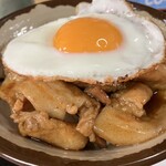 食堂 高田屋 - チャップ丼目玉焼き