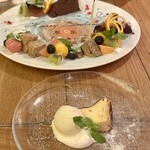 La Pesquera MARISQUERIA - 誕生日プレートとコースのデザート(バスクチーズケーキ)周りはお塩です♪あまじょっぱ